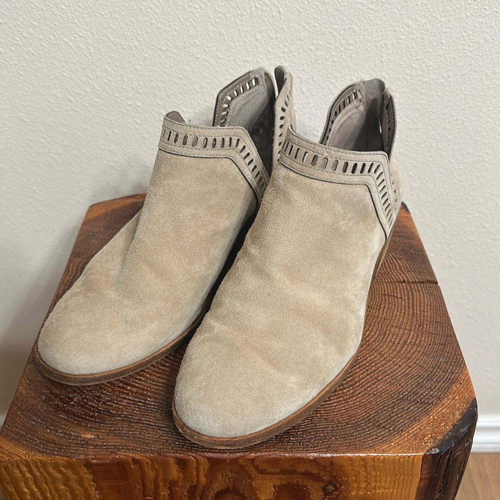 Vince Camuto, booties, tan, size 9